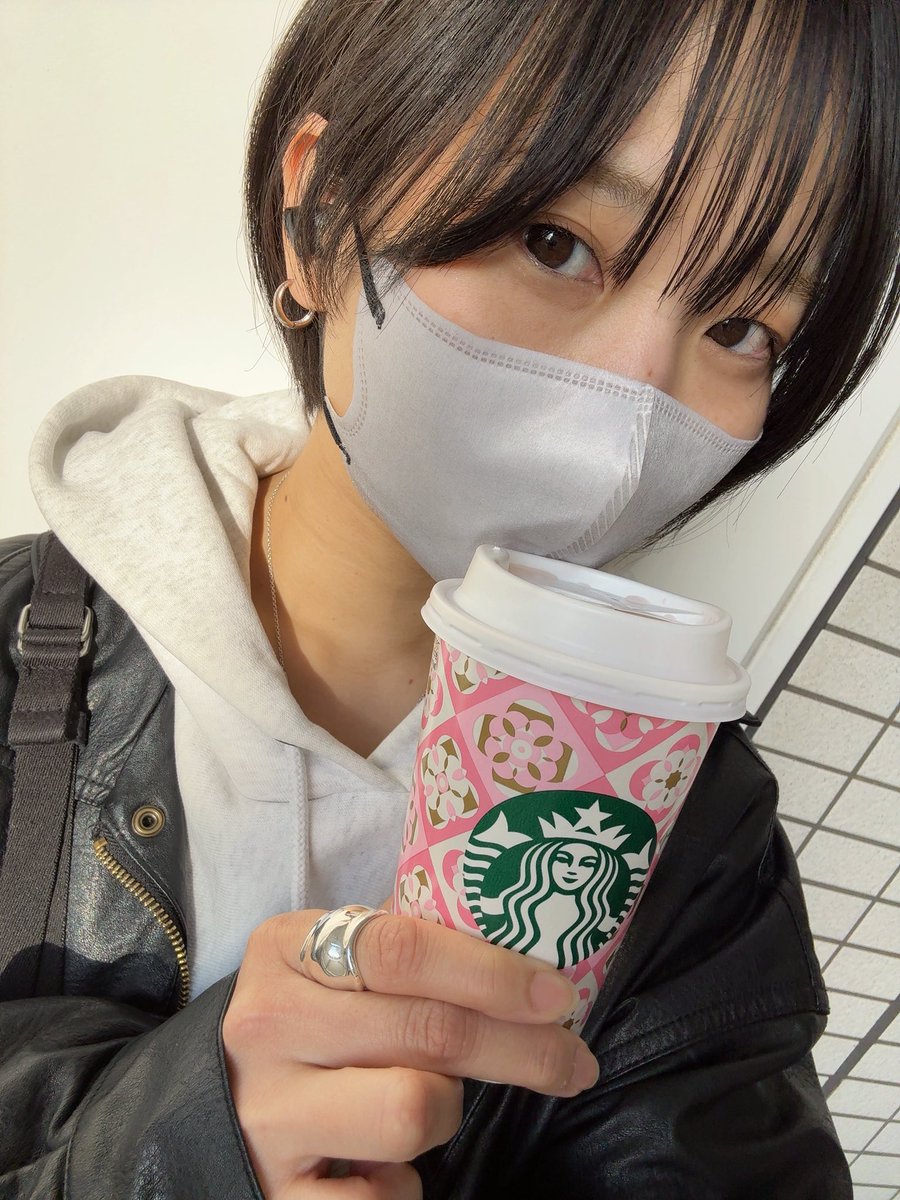 うぇるかむ3月

頂いたスタバギフトで
だいすきなスタバ☕𓈒𓏸︎︎︎︎
念願の桜ラテいただきました🌸
ありがとうございます

髪切りました🙋🏻‍♂️
久々ショート！
