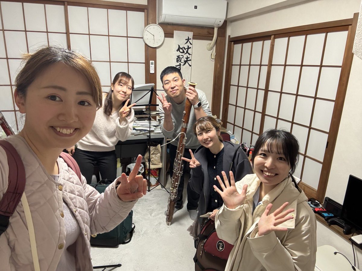 irohanimokugo's tweet photo. 今日はメンバー全員揃ってのリハーサルでした🌸
4月4日、小黒恵子童謡記念館でお待ちしております♪
お申し込み、お問い合わせはホームページより承ります！ https://t.co/ioNRbfGbI7
