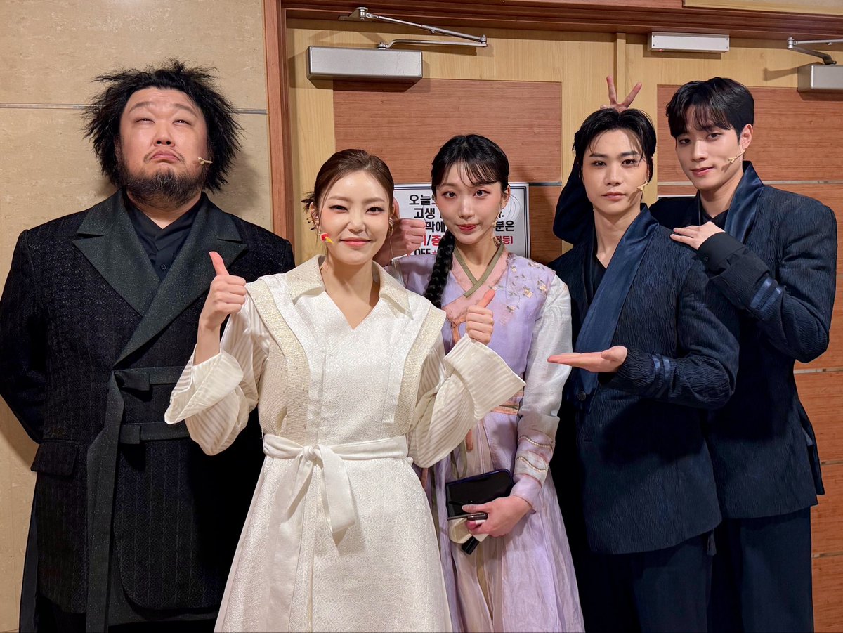 [뮤지컬 #홍련]

“지금부터 참관인을 위한
‘뮤지컬 홍련’의 세 번째 공연을 시작한다.”

홍련 #김이후
바리 #이지연
강림 #이정수
월직 #김대현
일직 #정백선

2026.2.28 - 5.17
충무아트센터 중극장 블랙