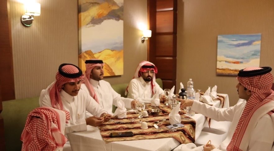 MDCEOSA's tweet photo. نظّمت شركة التصاميم الحديثة للاستشارات الهندسية (MDCEO) إفطارها الجماعي لشهر رمضان بتاريخ 8-9-1447هـ ، تعزيزًا لروح الفريق وترسيخًا لقيم التواصل والتعاون.و دعمًا لبيئة عمل إيجابية ، سائلين الله أن يعيد الشهر الفضيل على الجميع بالخير والبركات. https://t.co/TBtDJFuE4o