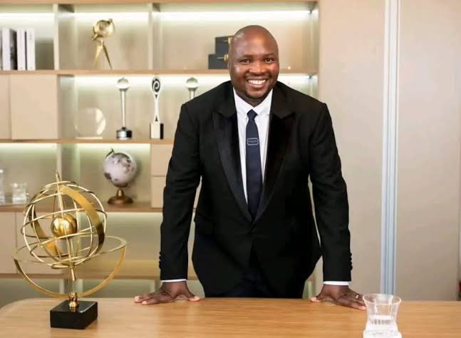 southafricandly's tweet photo. Businessman Calvin Mathibeli has filed a Notice of Leave to Appeal a KwaZulu-Natal High Court ruling that ordered him to retract and apologise for defamatory claims against KZN Police Commissioner Nhlanhla Mkhwanazi. #CalvinMathibeli #NhlanhlaMkhwanazi https://t.co/zpD87t4Qm1