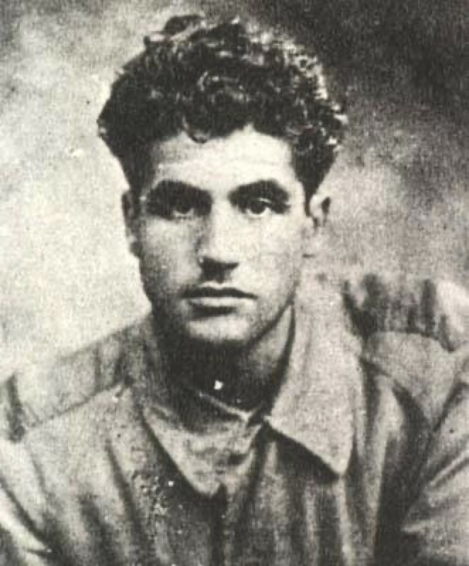ANPIRomaPosti's tweet photo. Ufficiale dell'Aeronautica militare,#ErnestoCasavecchia dopo l’#8sett1943 divenne capo di stato maggiore della #XIDivisioneGaribaldi. Il #6marzo 1945 cadde in battaglia a #Valmala (#Cuneo)in uno scontro con un battaglione fascista della Divisione Alpina #Monterosa.Aveva 26 anni. https://t.co/EJL3zFC5O8