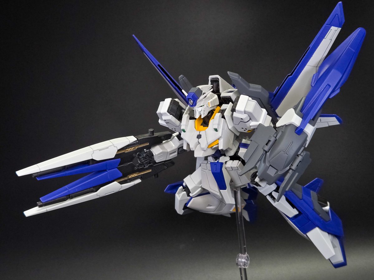 Funa_moto's tweet photo. [Ζ×(ゼータクロス)]
可変機好きのビルダーが、3代目メイジンのA-Zガンダムに感銘を受けて作製したガンプラ。
公開されている作例データをベースに、ムラサメ改の変形フレーム等を組み込む事で独自の可変機構を実現している。
機体名の[×]は、X字状に広がる可変ウイングのシルエットから取られている。 https://t.co/U1CmUXFqgh