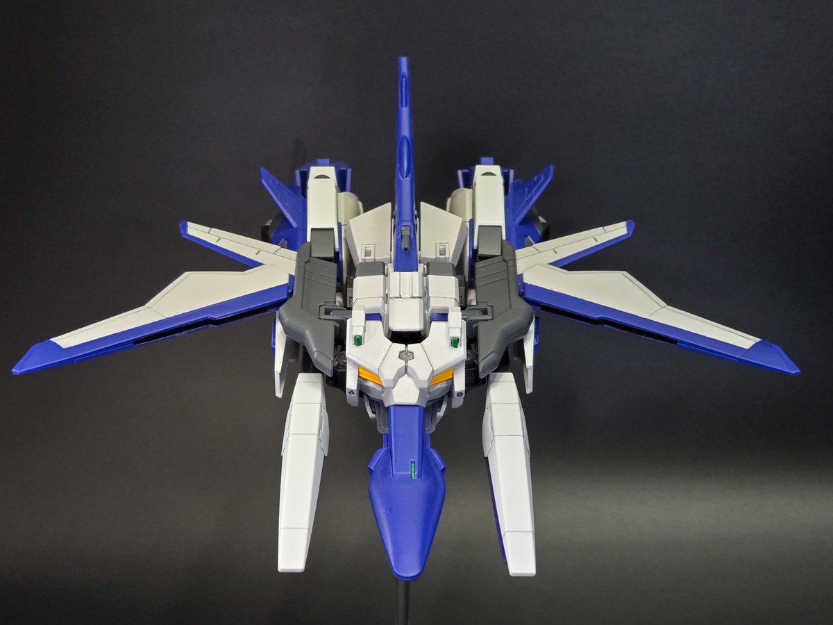 Funa_moto's tweet photo. [WR形態]
ムラサメ改のフレームの採用により、ベース機とは異なる変形機構となった高機動形態。
推進機の集約による速度向上だけでなく、頭部メガカノン以外の全ての射撃兵装が前面に向くため突撃に向いた形態でもある。
本機はこの形態による一撃離脱戦法を得意とする。 https://t.co/QOSf2arm7q
