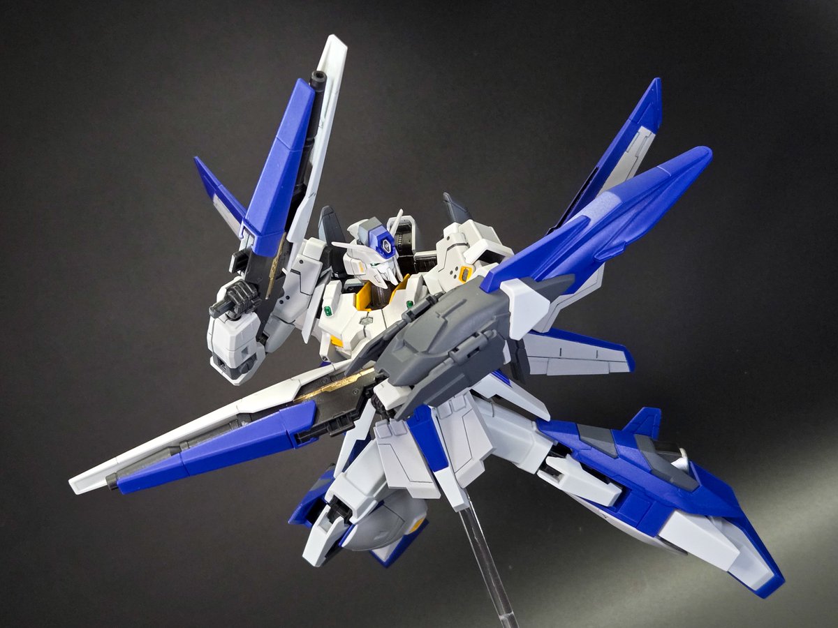 Funa_moto's tweet photo. Ζ系列らしい高い機動力と強力な武装を併せ持つ機体であるが、それ故に燃費が悪く活動限界も短くなっている。
搭乗者の性格も相まって、高火力を序盤に一気に叩き込む短期決戦型の戦闘スタイルが取られる事が多いようだ。 https://t.co/ZgSECRHd0v