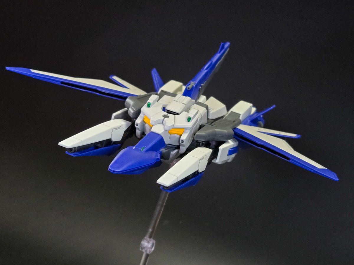 Funa_moto's tweet photo. Ζ系列らしい高い機動力と強力な武装を併せ持つ機体であるが、それ故に燃費が悪く活動限界も短くなっている。
搭乗者の性格も相まって、高火力を序盤に一気に叩き込む短期決戦型の戦闘スタイルが取られる事が多いようだ。 https://t.co/ZgSECRHd0v