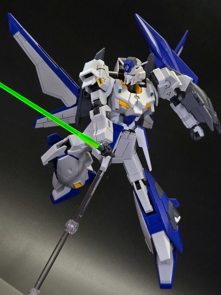 Funa_moto's tweet photo. Ζ系列らしい高い機動力と強力な武装を併せ持つ機体であるが、それ故に燃費が悪く活動限界も短くなっている。
搭乗者の性格も相まって、高火力を序盤に一気に叩き込む短期決戦型の戦闘スタイルが取られる事が多いようだ。 https://t.co/ZgSECRHd0v
