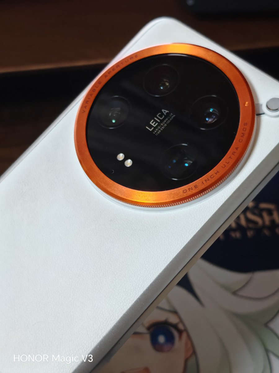 Xiaomi 14 Ultraの白のフォトグラフィーキットに黒のフォトグラフィー