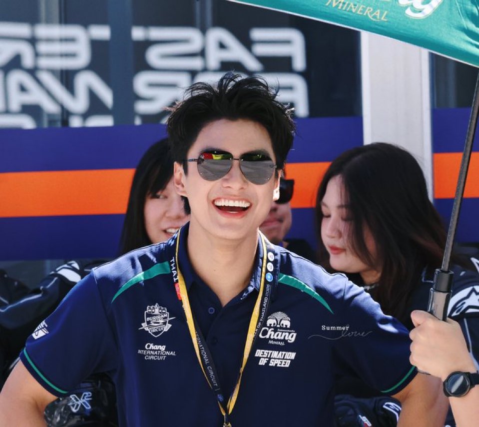 PawatBarbzz's tweet photo. That smile is an anti depressor 😭🤧

OHM PAWAT MOTOGP 2026
#MotoGP2026xOhm
#PTGrandPrixofThailand2026 https://t.co/aVYY0wH9uI