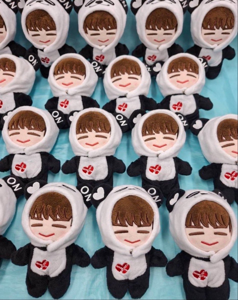 YINGPOMP's tweet photo. Update for the 10 cm dolls: JUN.K &amp; CHANSUNG are now finished.

Only NICHKHUN’s doll remains in production with a slight design revision due to an outfit pattern error, which has caused a delay. We sincerely apologize for this 🙏🏻 https://t.co/yFwzW2a7pl
