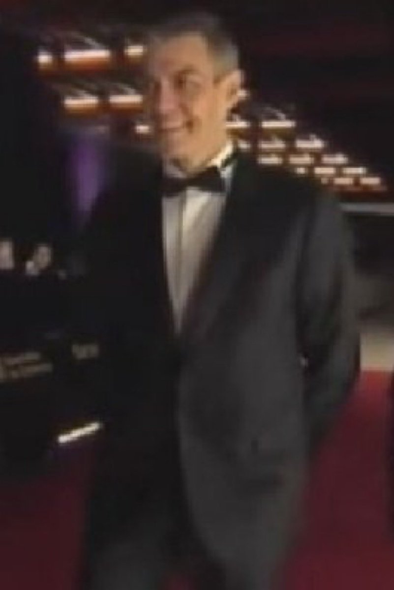 Este hijo de la grandísima puta ayer tuvo tiempo para ir a la gala de los Goya pero no lo tuvo par ir al funeral de Estado por las víctimas de Adamuz, a las que no dedicó ni un segundo