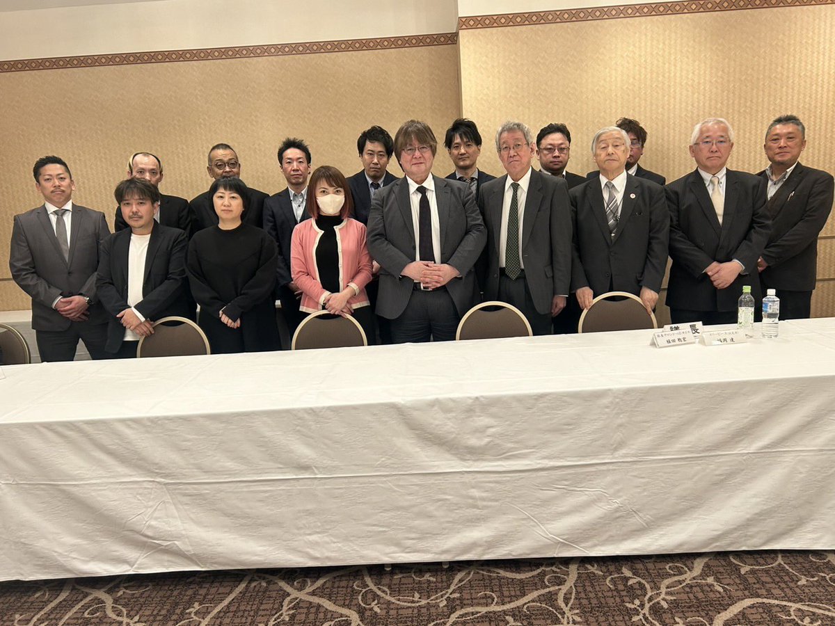 この度、北雀連の会長を拝命いたしました。

喜多前会長の意思を大切に受け継ぎ
新メンバーと共に世代を越えて力を合わせながら、皆さまと共に誠実により良い業界作りに取り組んで参ります。

日頃より支えてくださっている皆さまに心より感謝申し上げます
今後ともどうぞよろしくお願いいたします。