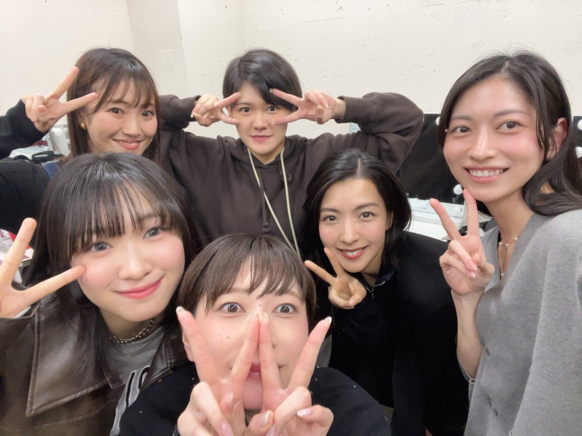 二人芝居『ふたりよがり』
全公演終了しました！楽しかったー！✨

最後まで温かいお客様に支えていただいて
感謝しかありません！ありがとうございました😊

最後に女子チームで✌🏻

#ふたりよがり2026