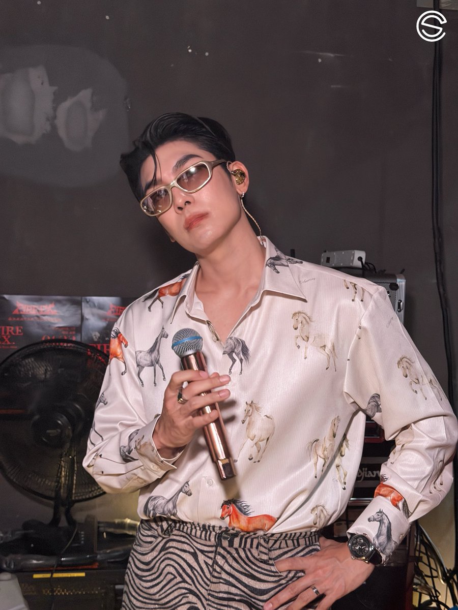 SuppasitChannel's tweet photo. Too “หล่อ” to handle. 🖤🔥

MEW 18ENTITY DEBUT

@MSuppasit
#MewSuppasit
#18entitydebutxMew https://t.co/dNDDqqaHIG