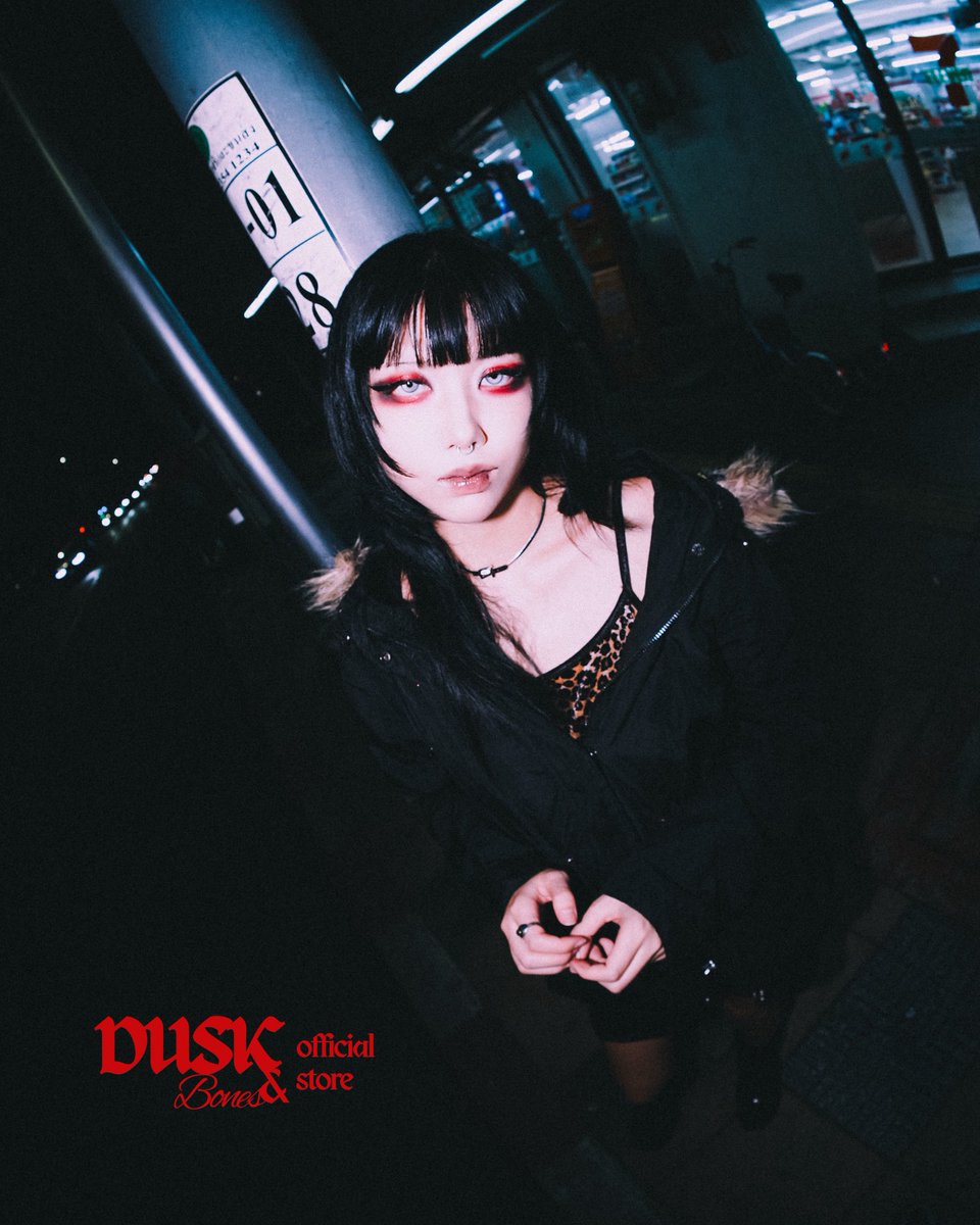 duskandbones's tweet photo. Street snaps after dusk. 

🩸DUSK &amp; BONES🩸

#DuskAndBones
#AltMakeup
#StreetFashion
#Eyeshadow
#DarkMakeup
#GothAesthetic https://t.co/hPgz9NKOII