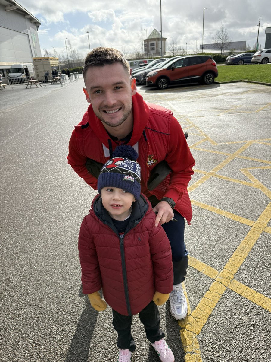 Thanks for making my sons day and his dad 😀 , sorry he didn’t bring us much luck 🍀 “Ewan loved the cards you gave him thanks so much “ good luck rest of the season <a href="/LukeMolyneux3/">Luke Molyneux</a>