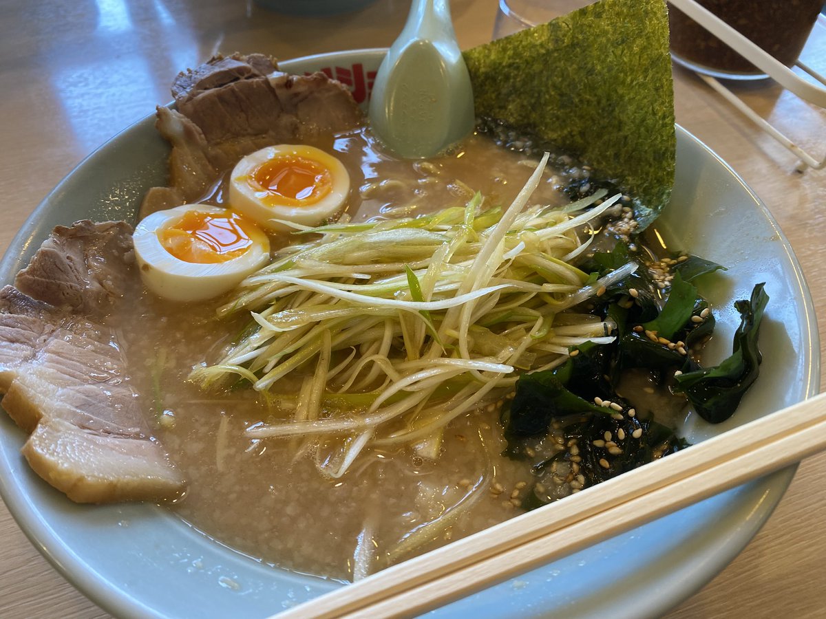 sigesoto's tweet photo. いつもの仲間とツーリング♪
昼飯はラーショ🤤
うまかった👍

#ラーメンショップ
#飯岡灯台店 https://t.co/Ftper0SYJt