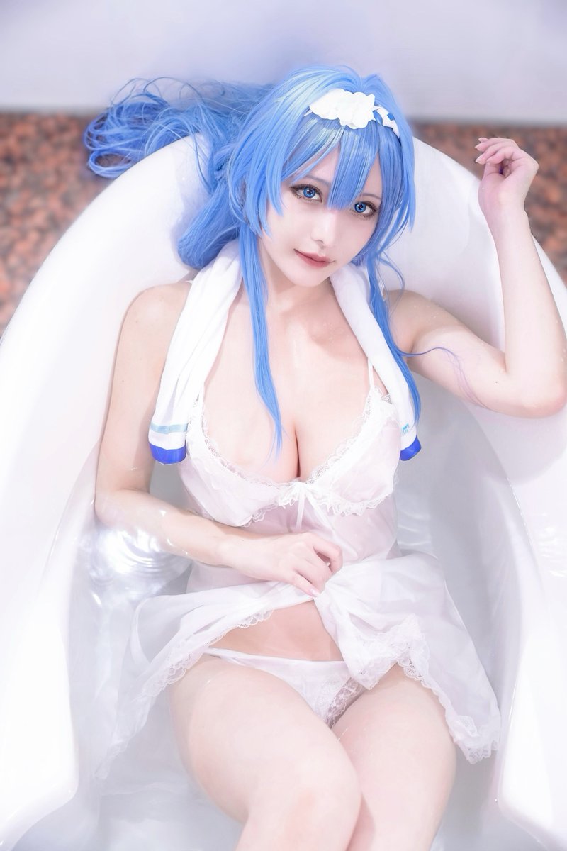 ［cosplay］
NIKKE : ヘルム アフターシャワー

今日は貴官の心と体もほぐしたいの...

#NIKKEcosplay #NIKKE