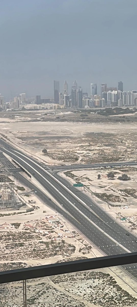 tabliod12's tweet photo. The roads in Dubai are eerily empty this morning. Quite unfortunate that anyone had to go through this #savetheworld #saynotoww3 https://t.co/t3MkjiLqee