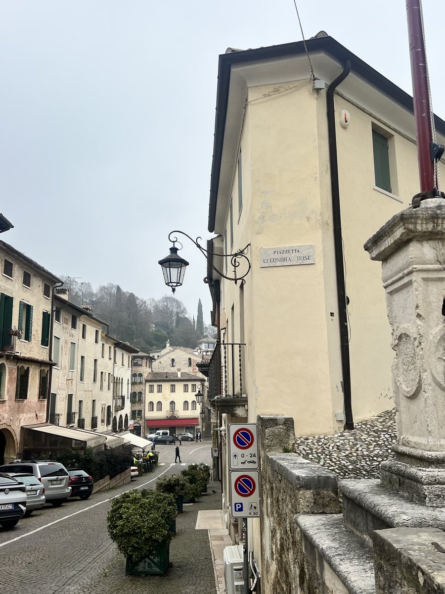 Asolo , bel borgo (fra i 100) peccato per la giornata.