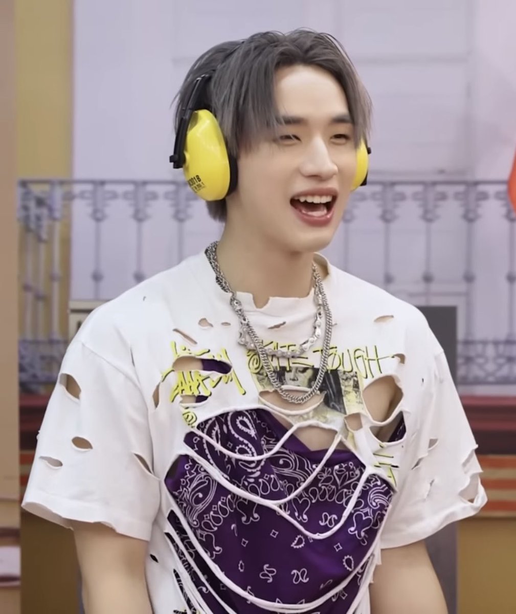 เดี๋ยวนะ พึ่งมาสังเกตุ… เสื้อด้านในยัยหมวย คือแบบ มันคือแค่ผ้าผูกคล้องไว้ปะ? 😳

 #LYKNWeLetYouPlayEP6
#hongshihoshi