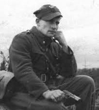 "Na podhalu pod turbaczem
Partyzancka wierzba płacze
Zgasł już ogień
Ale pamięć po nim wciąż się tli"