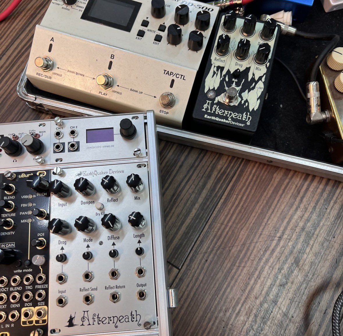 hornetman0227's tweet image. #EARTHQUAKERDEVICES
EQDのAfterneath祭り
モジュラー対ギターのアンビエントセッション！

宇宙にも洞窟にも空にも海にもなれる！