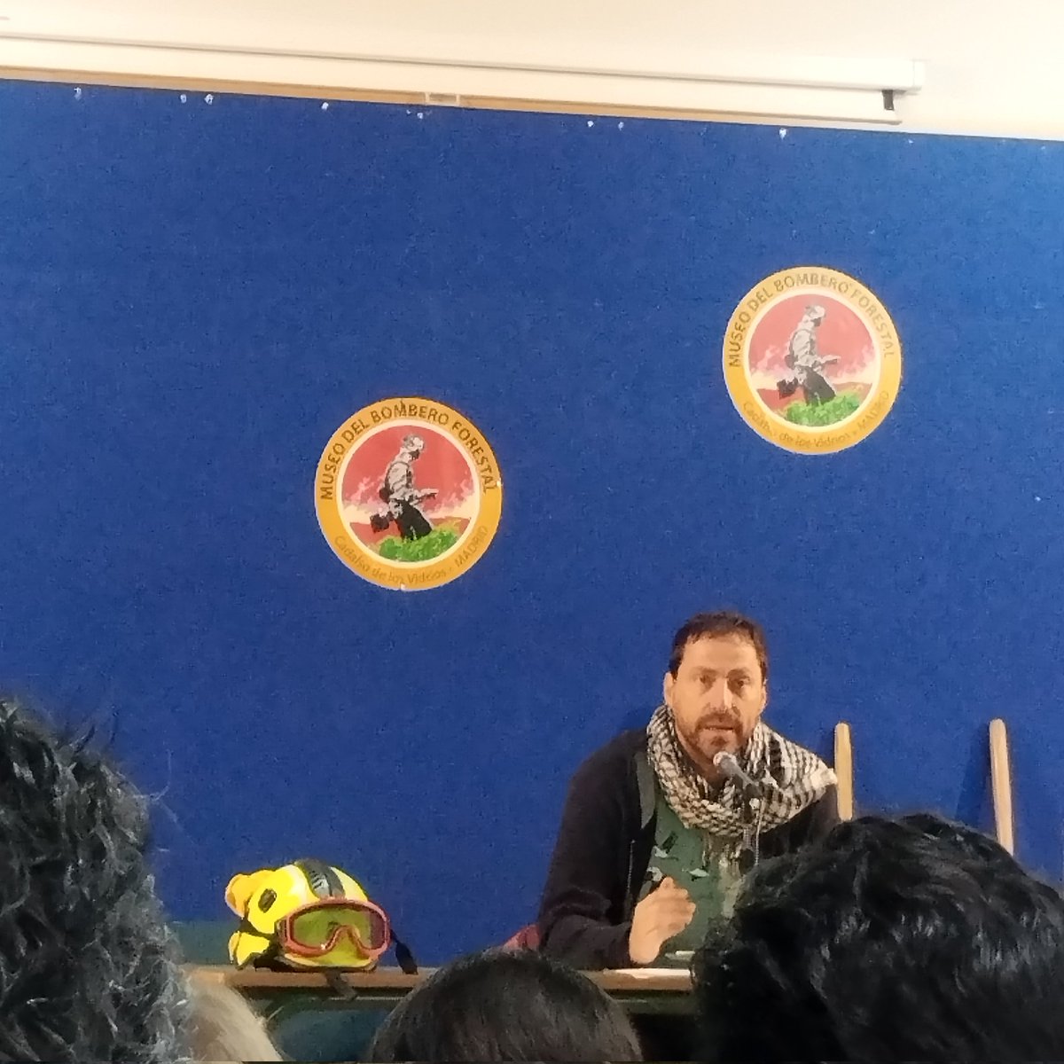 #Hermanofuego
Raúl Vicente🔥
📍 #Cadalsodelosvidrios <a href="/DelBombero/">MUSEO DEL BOMBERO FORESTAL.</a> 
Gracias 📖