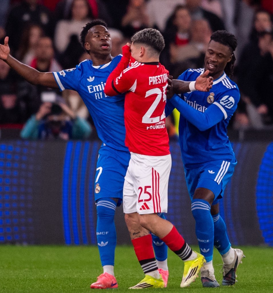 🚨🚨 « S’il est effectivement coupable, 𝗝𝗘 𝗡𝗘 𝗟𝗘 𝗥𝗘𝗚𝗔𝗥𝗗𝗘𝗥𝗔𝗜 𝗣𝗟𝗨𝗦 𝗗𝗘 𝗟𝗔 𝗠𝗘̂𝗠𝗘 𝗠𝗔𝗡𝗜𝗘̀𝗥𝗘 𝗘𝗧 𝗖𝗘 𝗦𝗘𝗥𝗔 𝗙𝗜𝗡𝗜 𝗔𝗩𝗘𝗖 𝗠𝗢𝗜. » 😳😤

𝗟𝗘𝗦 𝗠𝗢𝗧𝗦 𝗙𝗢𝗥𝗧𝗦 de José Mourinho 🇵🇹 sur le cas Prestianni 🇦🇷 :

« J’ai voulu être impartial