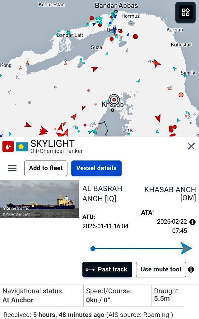 Geopolitik_2030's tweet image. 🇮🇷💥 IRÁN atacó un petrolero a 5 millas náuticas de la costa de Musandam, OMÁN, en el ESTRECHO DE ORMUZ.

El petrolero Skylight navegaba bajo bandera de Palaos. El Centro de Seguridad Marítima de Omán informó que los 20 miembros de la tripulación fueron evacuados con éxito.