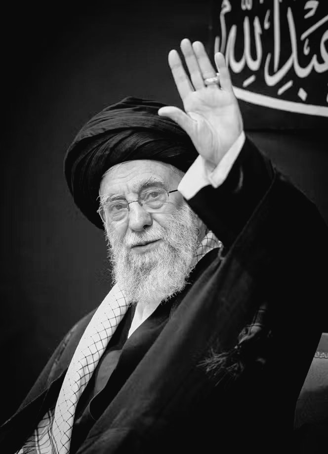 Con profundo dolor recibimos la noticia de la muerte del Ayatolá Ali Khamenei, víctima de los brutales bombardeos llevados a cabo por Estados Unidos e Israel contra #Irán. Condenamos con fuerza este acto de violencia que solo genera más sufrimiento y tragedia para los pueblos. La