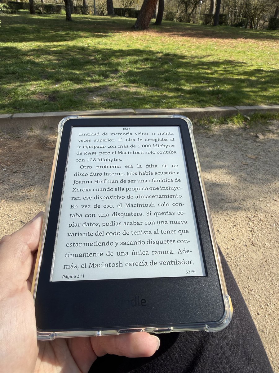 Naturaleza y lectura: la combinación perfecta 🤍🧝🏻‍♀️