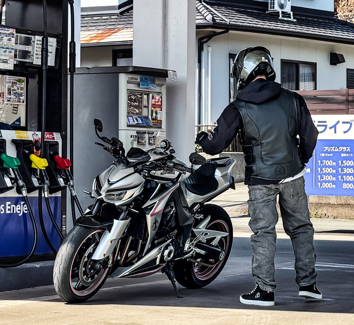 ナオタロ tweet media