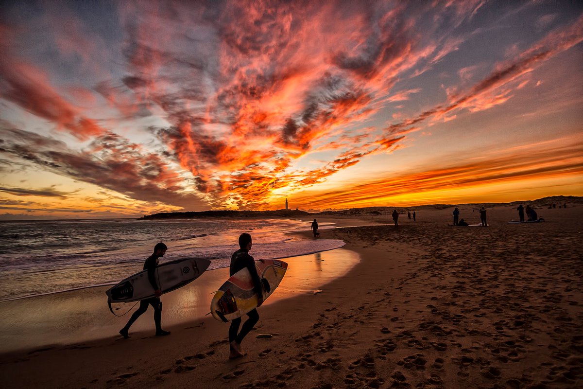 Barbate_Turismo's tweet image. ¡Buenas tardes!

Hoy, aprovechando el vientecito🎐, hemos ido a surfear 🏄‍♀️frente al Cabo de Trafalgar, nuestro lugar favorito. ¿También es el vuestro?

#Barbate #LosCañosdeMeca #surfing #viajar

@CadizTurismo @TurismoAND @VentanaVAND @lacostadecadiz @AECCAplayas 

📸Juan Daza