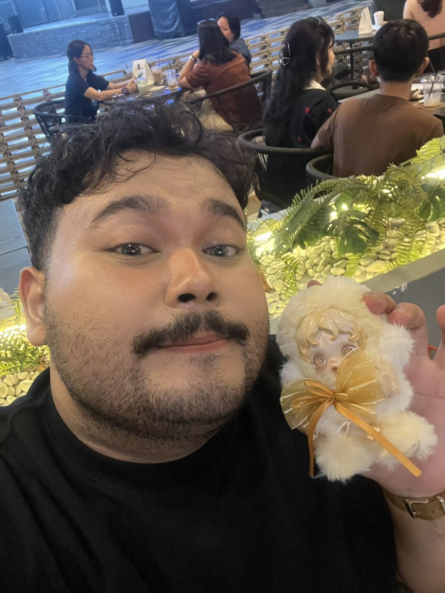 cinnamonbn's tweet photo. MAKASI KADONYAAA🥺💛🫶🏼🌻

love bgt to the moon and back muter muter lah pokoknya @azkiskandarr https://t.co/GJHb0faNWc