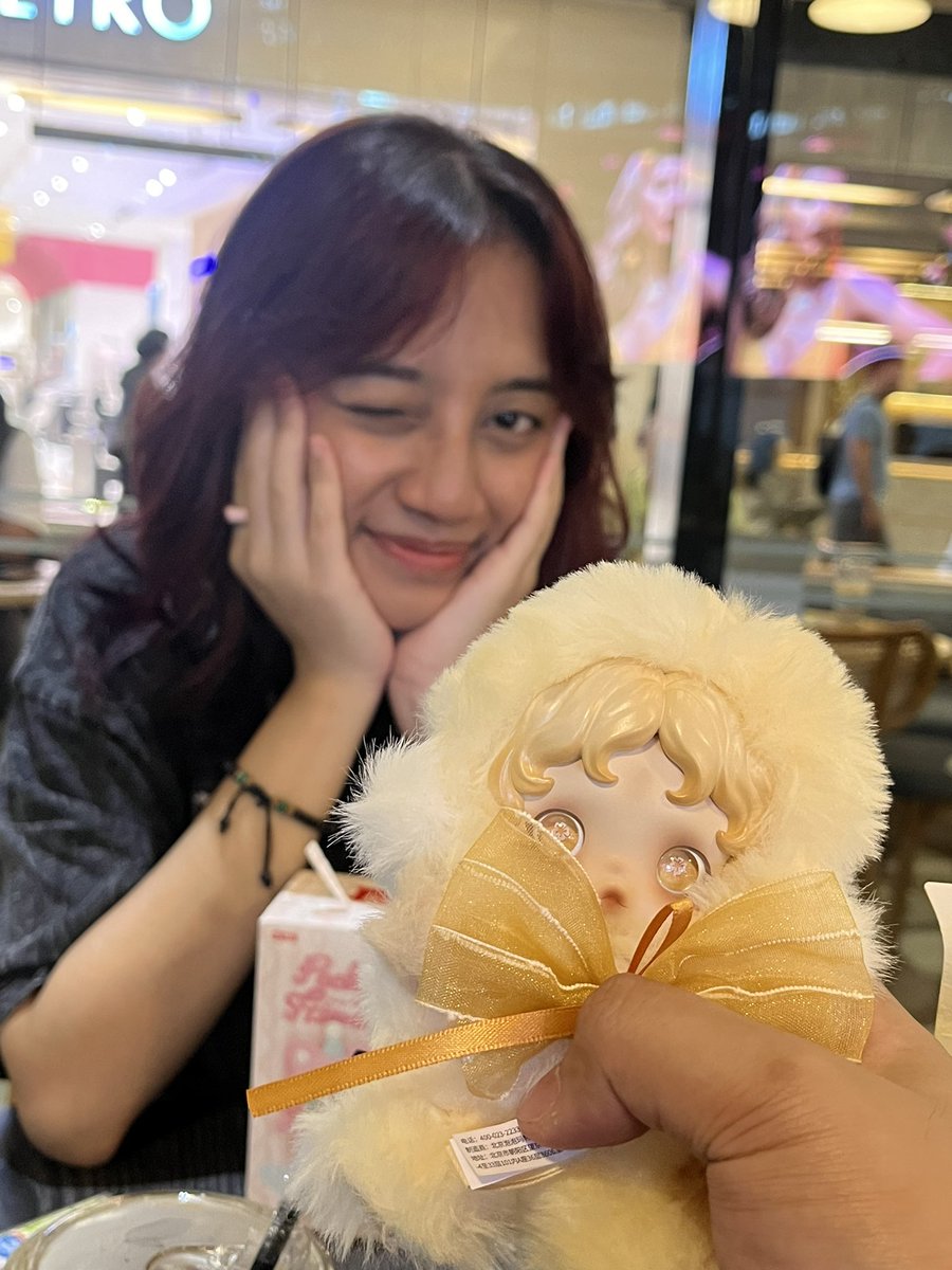 cinnamonbn's tweet photo. MAKASI KADONYAAA🥺💛🫶🏼🌻

love bgt to the moon and back muter muter lah pokoknya @azkiskandarr https://t.co/GJHb0faNWc