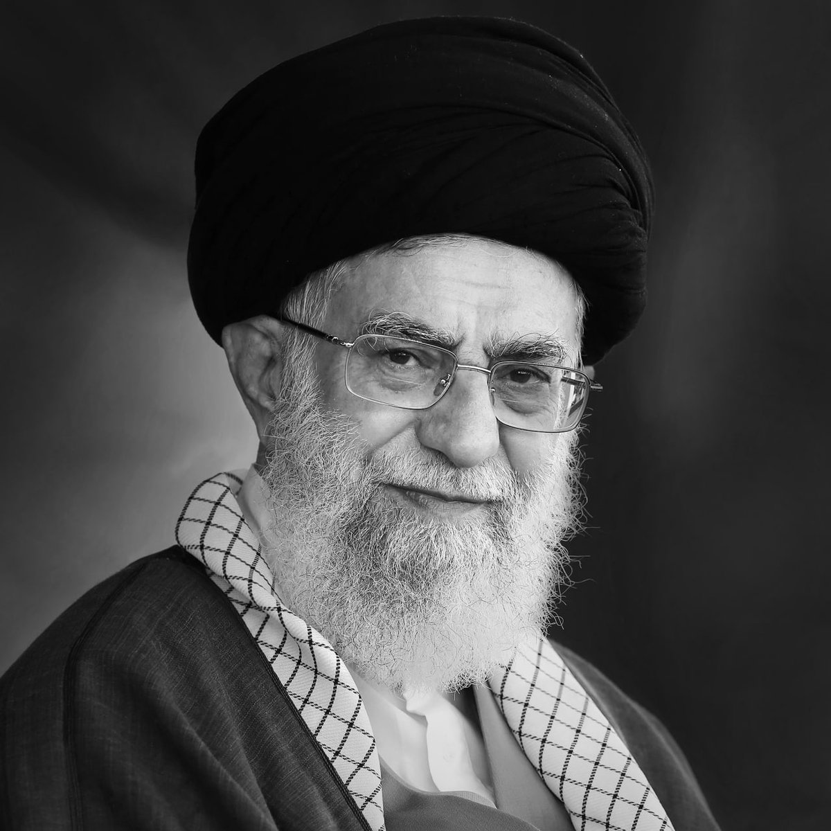 fyousefi_34's tweet photo. آرزوی دیدنت تو دل من موند 😭💔 https://t.co/XE2sorPouZ