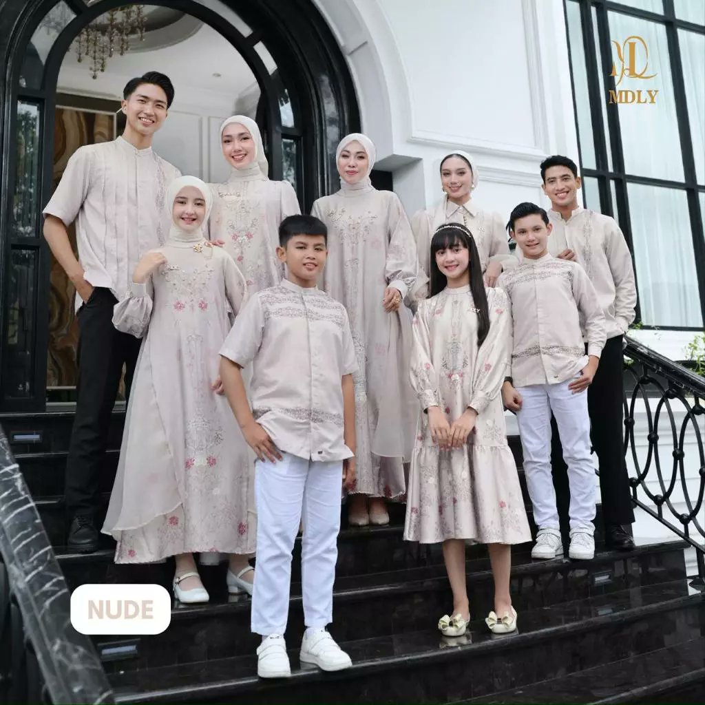 LapakShopeee's tweet photo. Gak perlu pakai perhiasan berlebih, kilau mewah dari Organza Silk ini bikin kalian jadi pusat perhatian✨
🛒https://t.co/OVSurlTqUo https://t.co/n189p8Oiex
