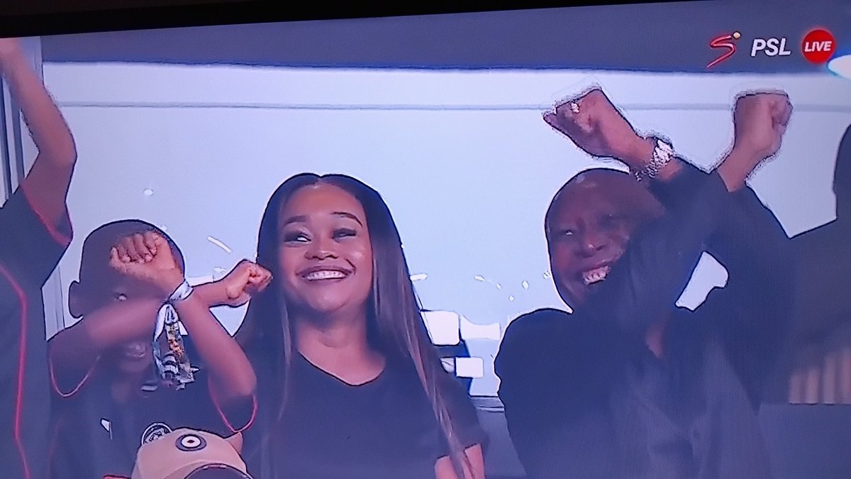 The way i love <a href="/Julius_S_Malema/">Julius Sello Malema</a> but his pirates sign when we were being beaten 3-0 broke my heart, <a href="/SixoGcilishe/">Sixolise Gcilishe</a> tell President to have a heart for his <a href="/KaizerChiefs/">Kaizer Chiefs</a>  fans please😭😭😭😭