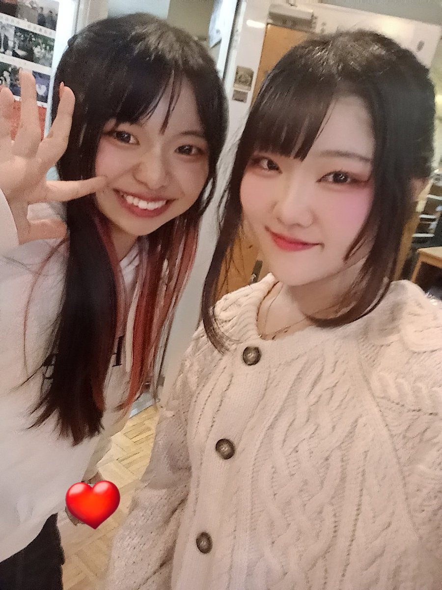 ふわり歌舞四季会社さんの相川ゆらちゃんとお写真撮らせていただきました！❤

今日はひとりでのステージということで🥹⟡.·
舞台裏からだけどすごく感動しました😭

また、見れる時は全力でコールします👀

体調には気をつけてくださいね🍀
またよろしくおねがいします！！
 #相川ゆら さん