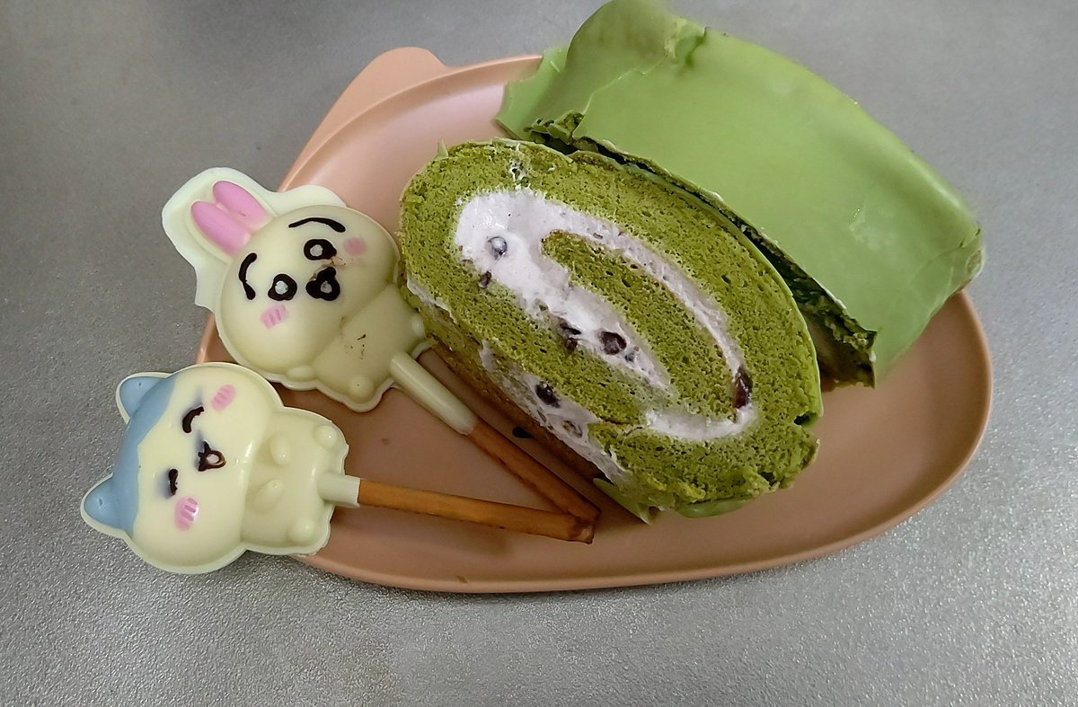抹茶ロールケーキ、作ってみた
(・∀・)
ついでに、ちいかわ型でチョコレートも( ・∀・)
見た目はあれだけど、味は美味しい
(;゜゜)