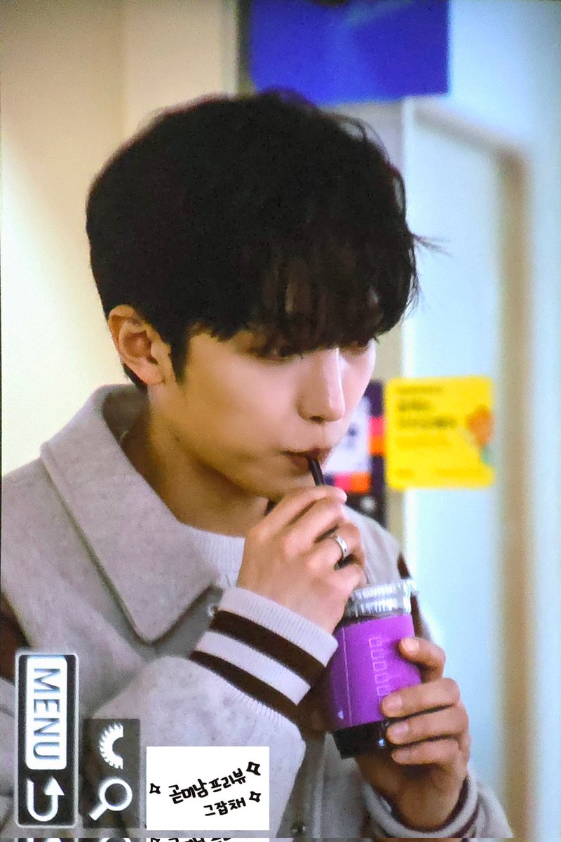 260301 프리뷰 

커피수혈 중...

(나두 넘 잘 마셨어 고마워 예이나 🥺)
#선율 #SUNYOUL #선예인 
#달콤한_캔디처럼 #핑크솔트율