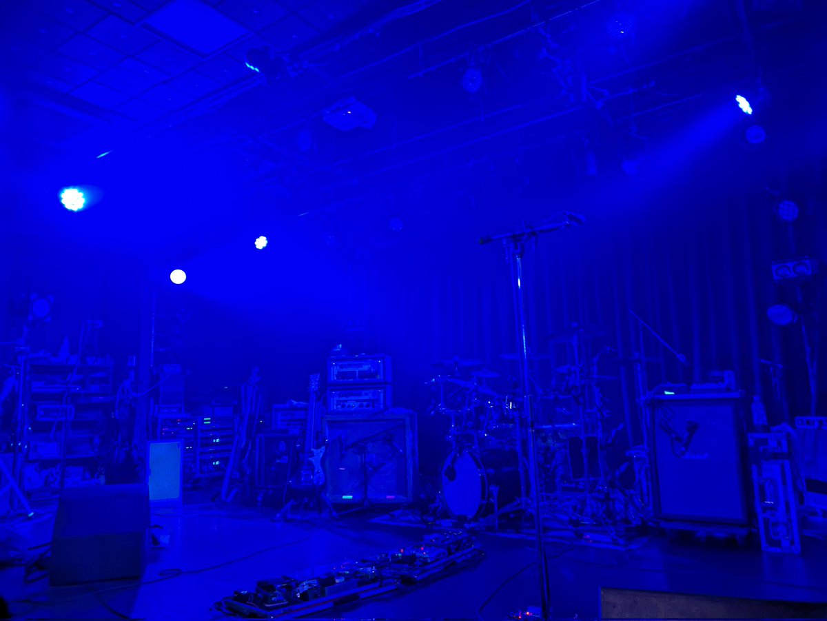 marumarumaru63's tweet photo. バンアパはいつ聴いても心に
沁みるー！

ライブ定番曲、新曲、Surfaceの
曲が織り混ざっているのに
バランスが良すぎた！

難しい曲を淡々と演奏してる
感じもヤバかった！

荒井さんのTOSHI-LOWモノマネ
激似でした笑

#thebandapart 
#バンアパ 
#TheSurface https://t.co/7I1PCIhkdi
