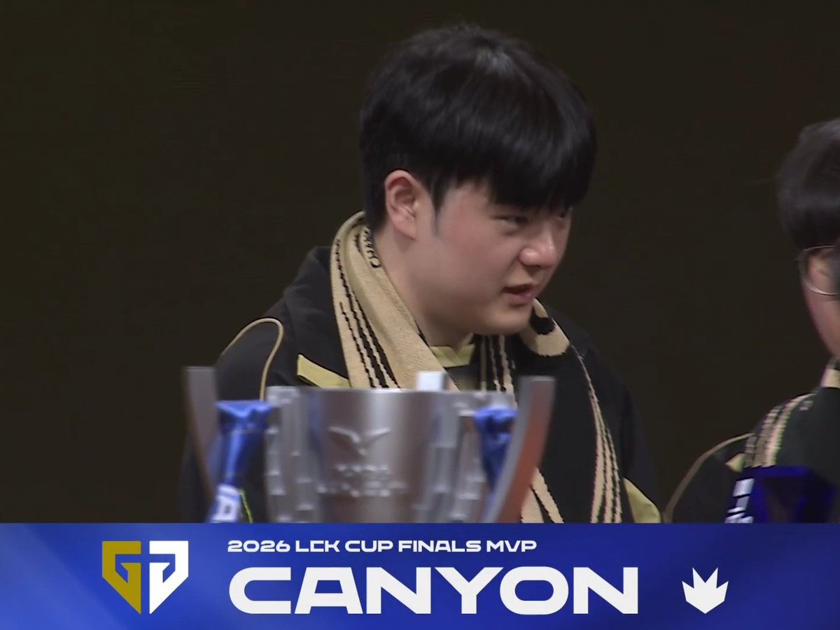 리리링 tweet media