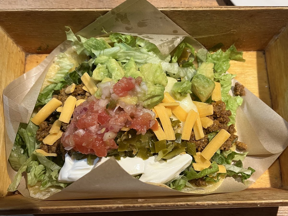 北千住の「ヒゲタコス」さんで夫婦でメキシコ料理。こちらのタコスは