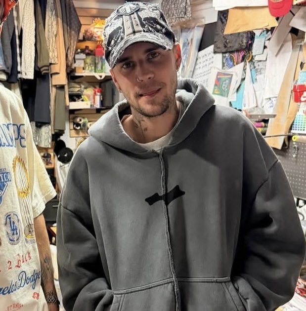 A Y Ü M I｜BIEBERCHELLA W2 tweet media
