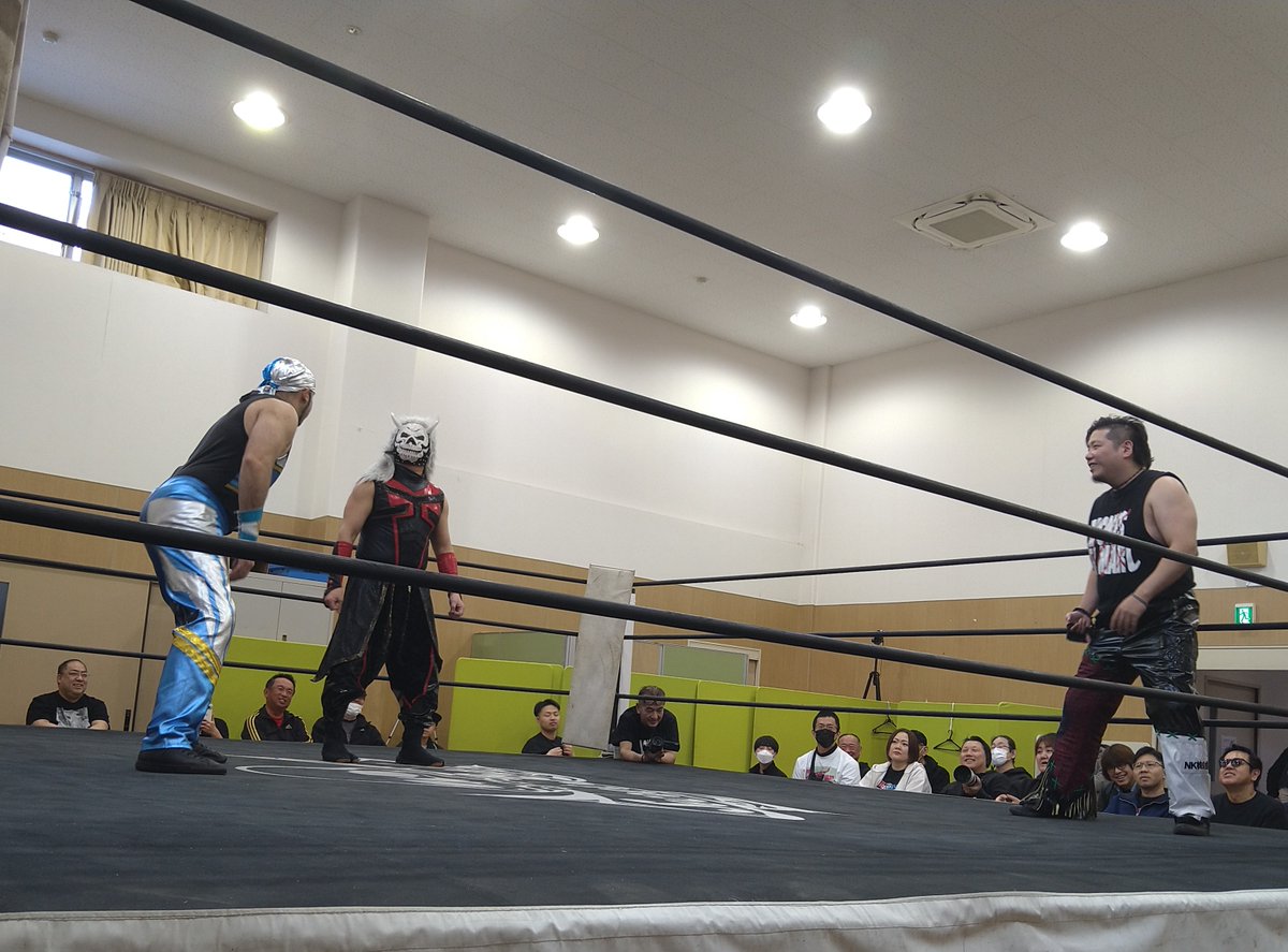 プロレスリングC-selectionのAkechi選手出場シークレットベース調布大会3/1
Akechiさんは第2試合アミーゴ鈴木選手と組んで清水基嗣＆ティグレブランコ組と対戦し大きい相手に健闘。セコンドは千春代表。
メインはヒップホップマン選手が新チャンピオン。
#pw_secretbase
#prc_sele　#シーセレ