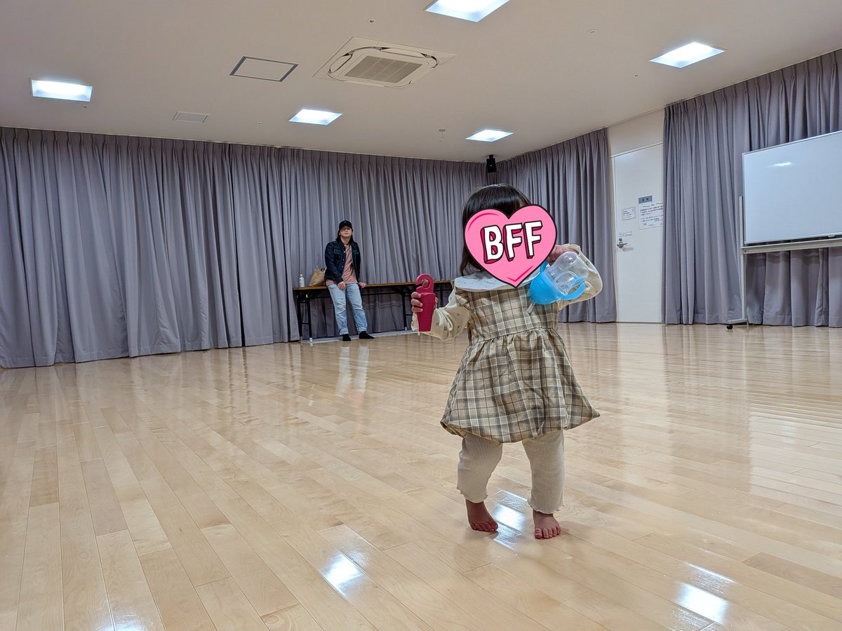 09c538's tweet photo. なんやかんやで結婚記念日は近所へのお出かけのみとなりましたとさ。

久しぶりにピュアキッズ行ったら娘の遊べるスペースが増えてた！前は赤子ゾーン一択だったからな(￣▽￣;)

そして早いもので結婚丸６年。

7年目に突入。

相変わらず馬鹿な会話ばっかり(笑) https://t.co/pDi73Jardp