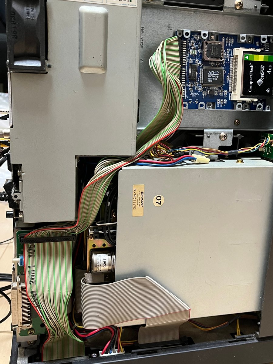 ということでX68030の左タワー開けてみました。

以前やろうと思った時は硬くて全然開かなかった覚えがあったけど、他の実機で経験値詰んであったせいかあっさり開きましたww コツはFDDドライブ付近の爪ですかね。