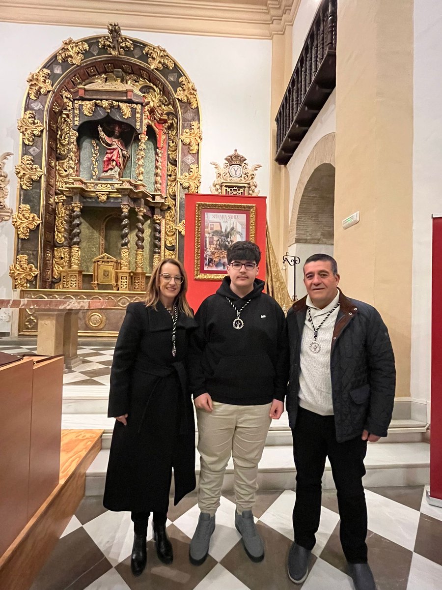 REPRESENTACIONES: El pasado viernes 27 miembros de nuestra Hermandad asistieron a la presentación del cartel oficial de la Semana Santa de Guadix, obra de Fernando Reyes y presentado por José Luis Fernández Barquier.
Organizado por la <a href="/fedcofguadix/">Federación de Hermandades y Cofradías - Guadix</a>